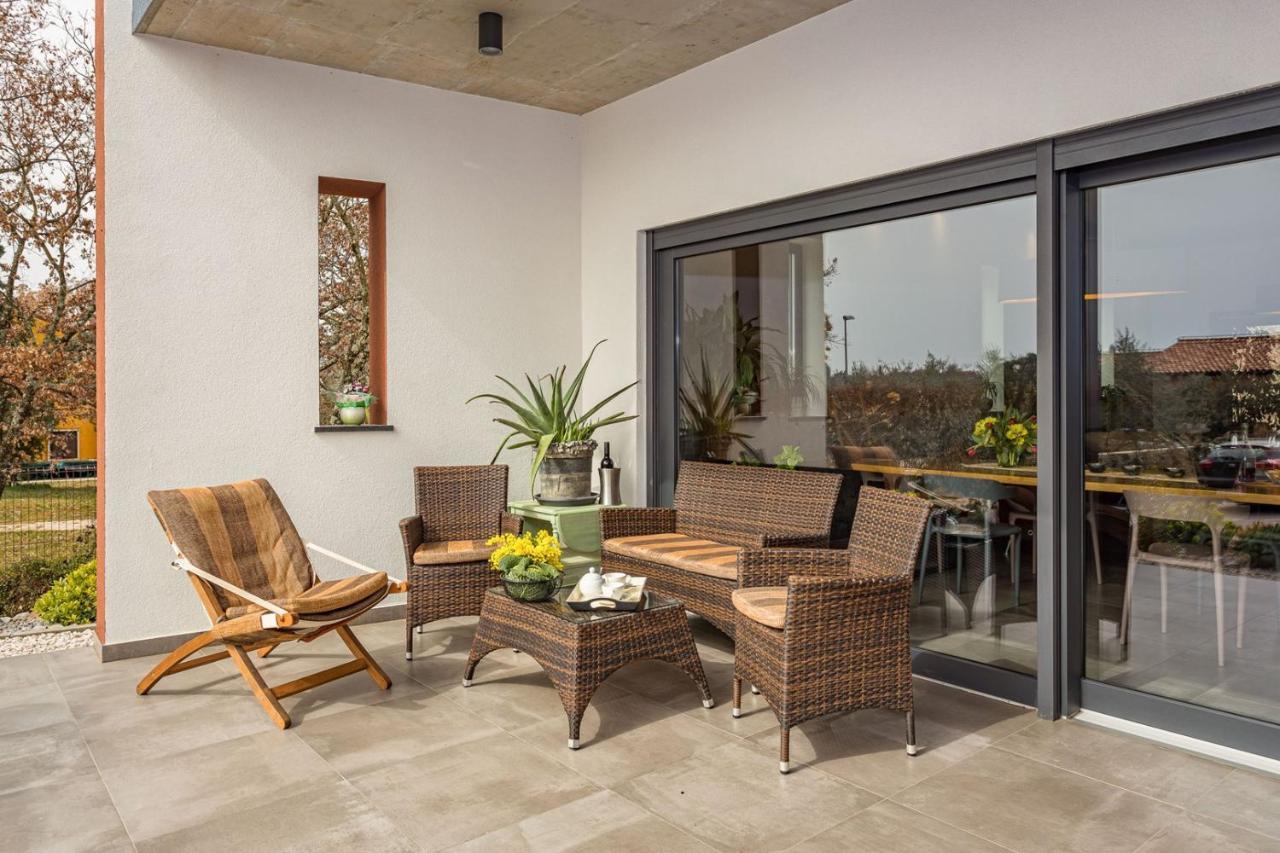 Apartments Bijou With Big Private Garden Near Umag Vilanija Exteriér fotografie